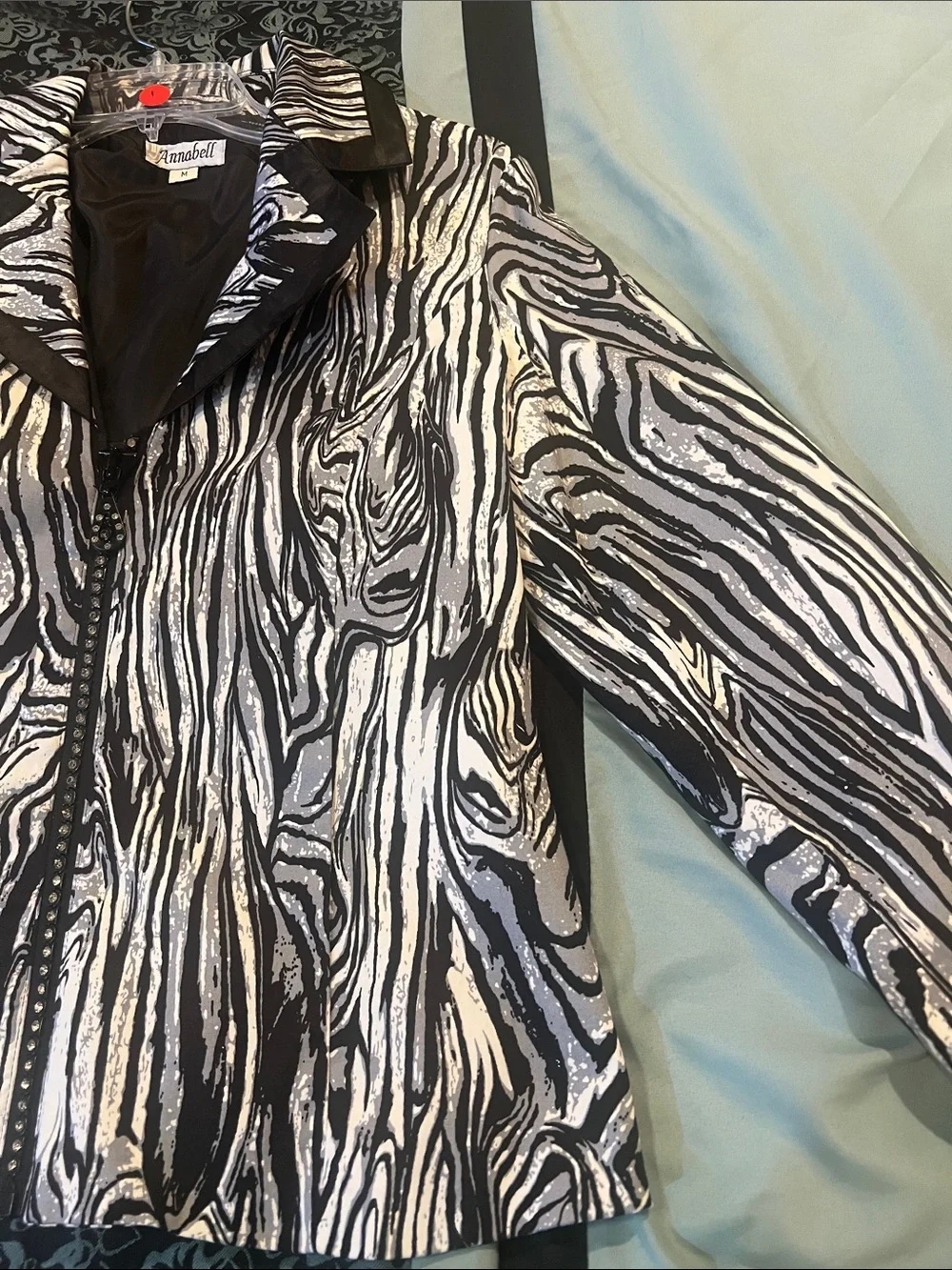 Annabella Black and White Swirl Zip-Front Jacket - Picture 7 of 9